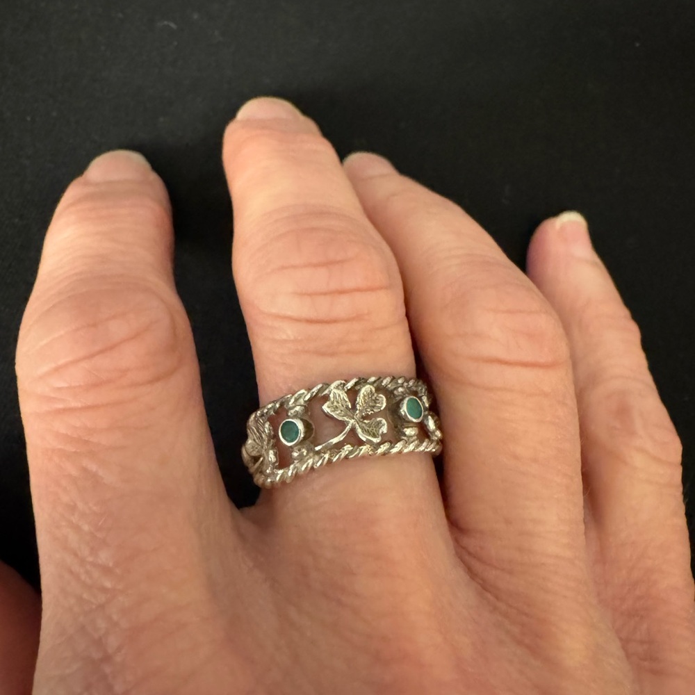 Sterling Silver Green Stone Shamrock☘ Ring - Picture 7 of 7